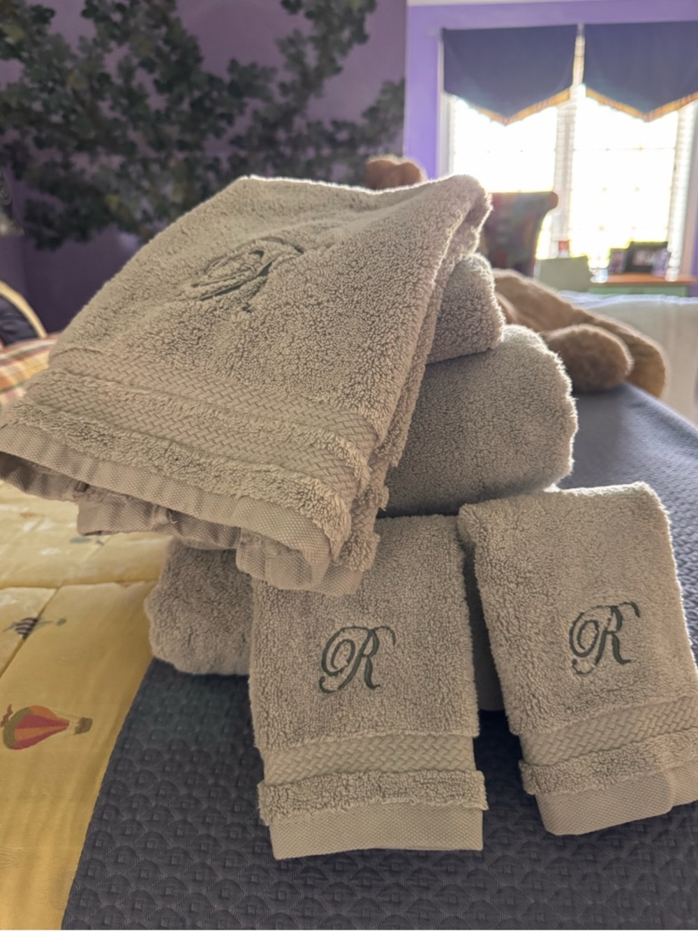 Monogrammed Luxury Spa Gray Bath Towel Set with 'R' in gray Embroidery